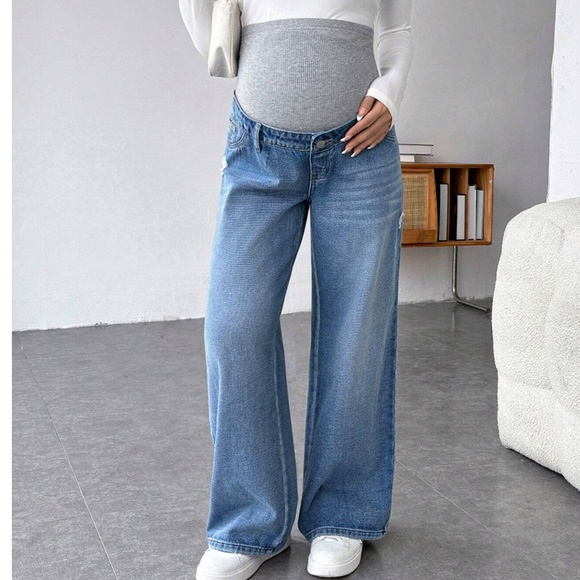 Maternity Medium Wash Stretchy Waist Straight Leg Denim Jeans - Picture 1 of 5